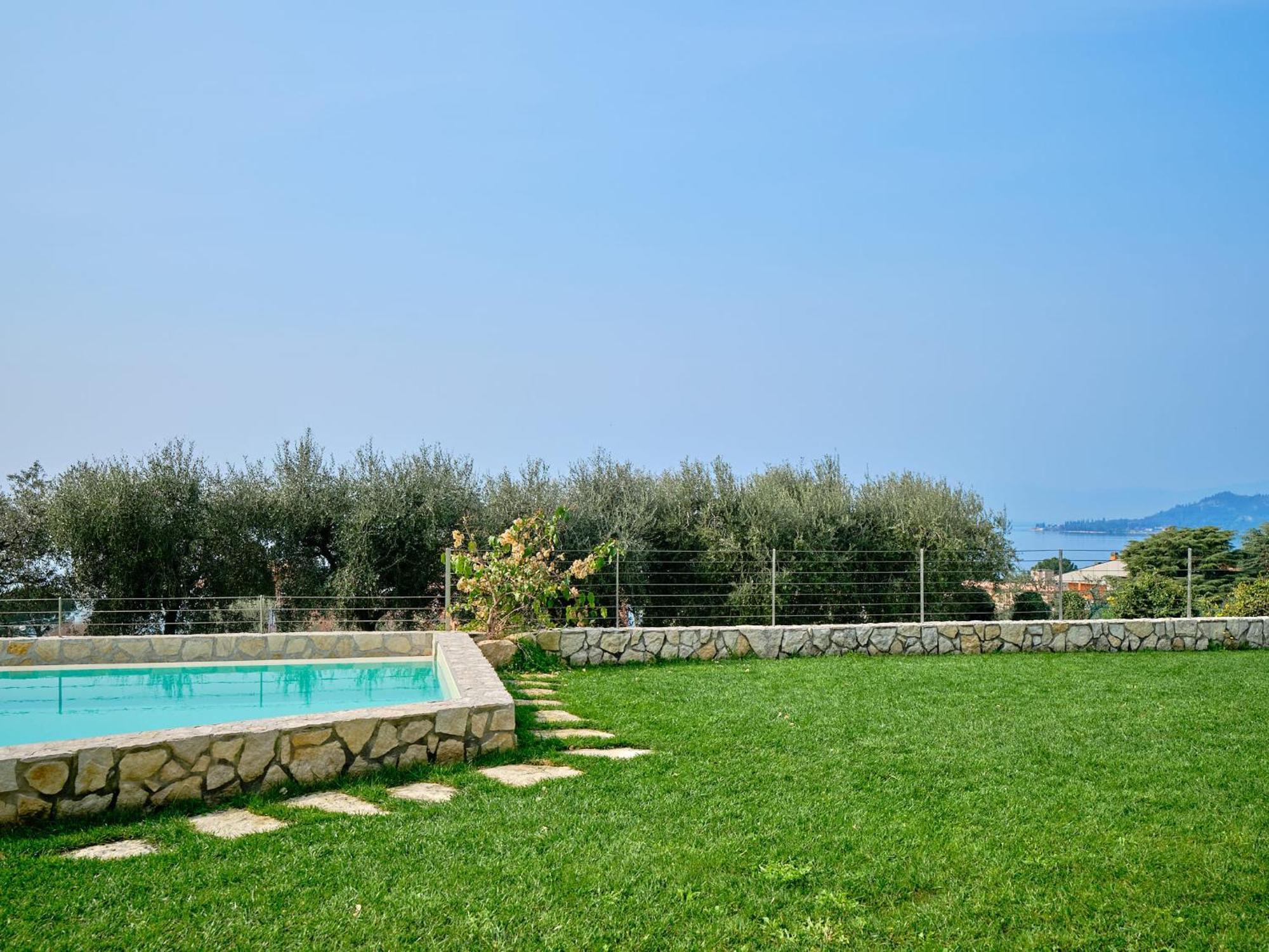 ברדולינו Villa Sunny Lake Suites מראה חיצוני תמונה