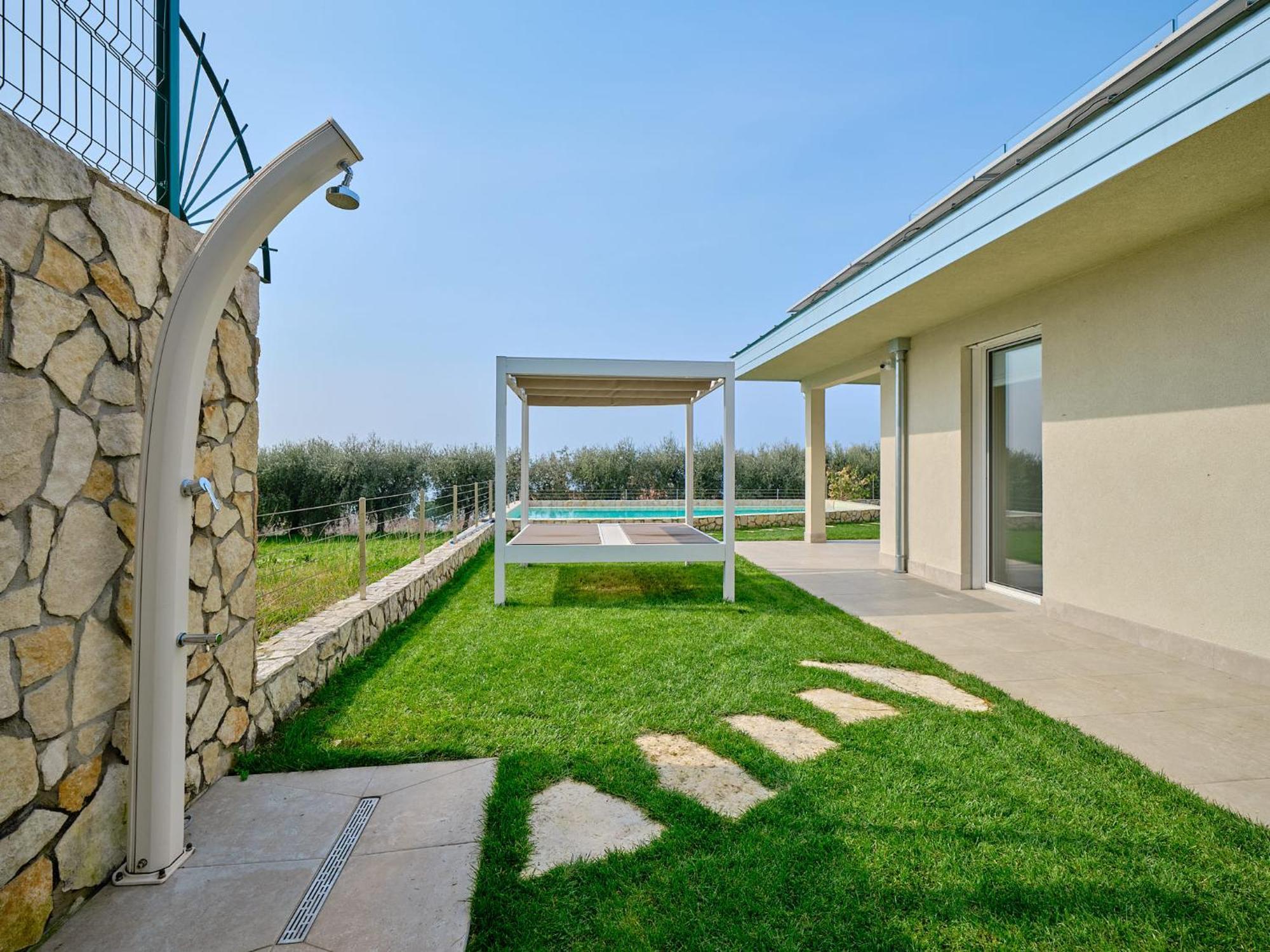 ברדולינו Villa Sunny Lake Suites מראה חיצוני תמונה