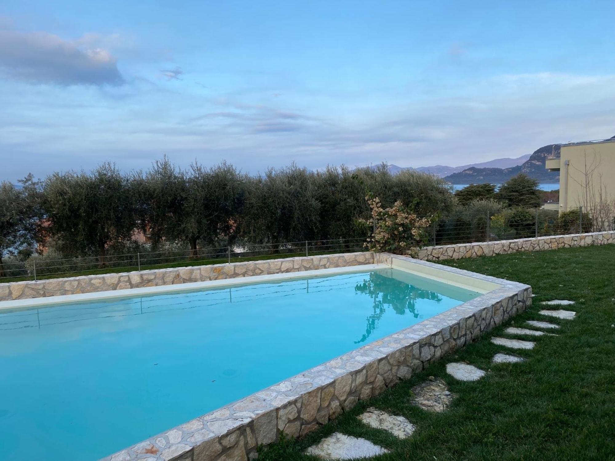ברדולינו Villa Sunny Lake Suites מראה חיצוני תמונה